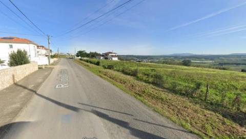 Terreno com projeto aprovado para 4 moradias geminadas