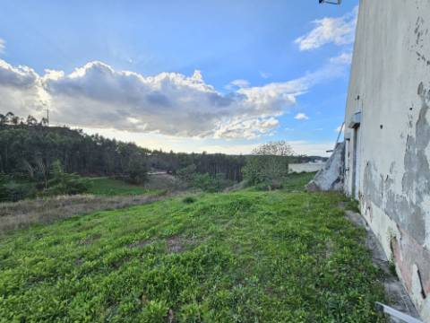 Terreno de 12.105 m2 com moradia Torres Vedras