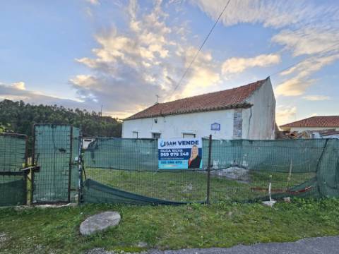 Terreno de 12.105 m2 com moradia Torres Vedras