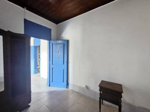 Terreno de 12.105 m2 com moradia Torres Vedras