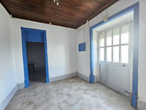 Terreno de 12.105 m2 com moradia Torres Vedras