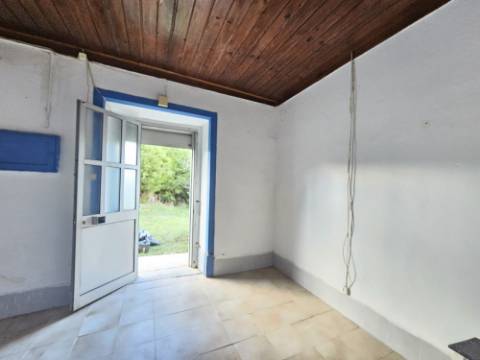 Terreno de 12.105 m2 com moradia Torres Vedras