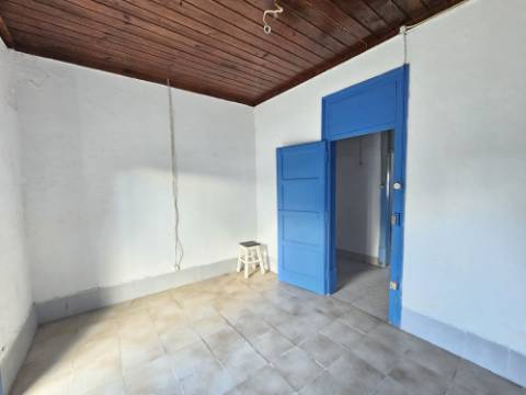 Terreno de 12.105 m2 com moradia Torres Vedras