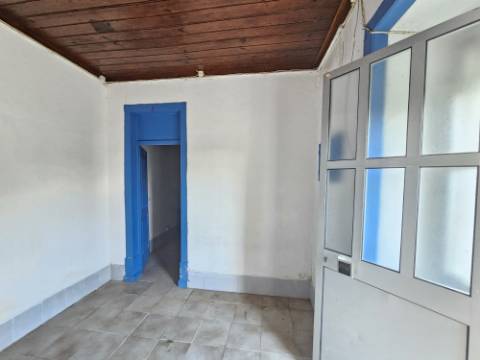 Terreno de 12.105 m2 com moradia Torres Vedras