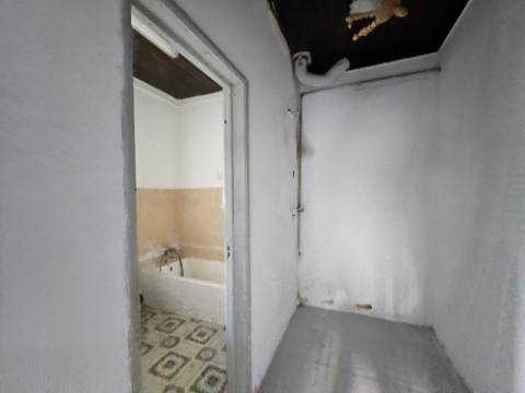 Terreno de 12.105 m2 com moradia Torres Vedras