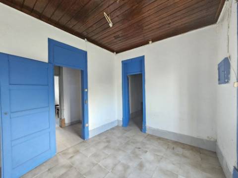 Terreno de 12.105 m2 com moradia Torres Vedras