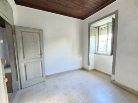 Terreno de 12.105 m2 com moradia Torres Vedras