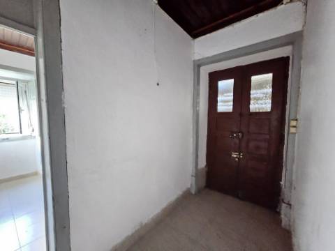 Terreno de 12.105 m2 com moradia Torres Vedras