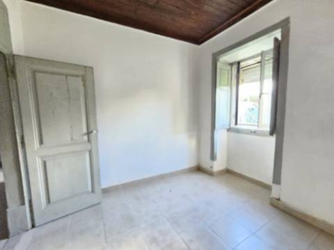 Terreno de 12.105 m2 com moradia Torres Vedras