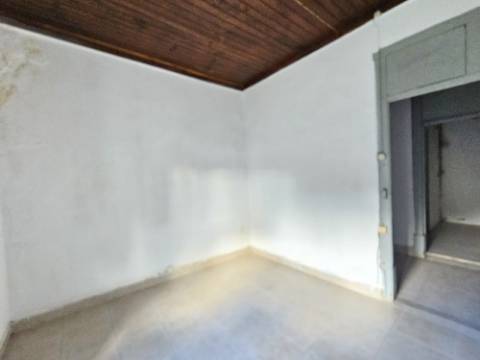 Terreno de 12.105 m2 com moradia Torres Vedras