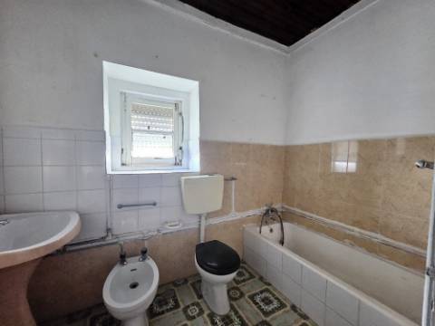 Terreno de 12.105 m2 com moradia Torres Vedras