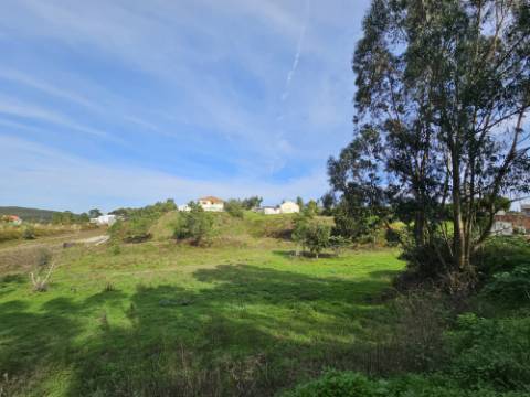 Terreno de 12.105 m2 com moradia Torres Vedras