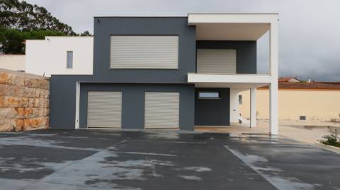 Moradia T3 com vista mar, localizada em Abelheira