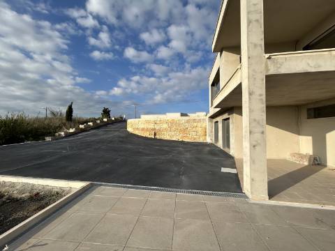 Moradia T3 com vista mar, localizada em Abelheira