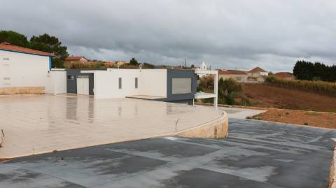 Moradia T3 com vista mar, localizada em Abelheira