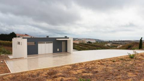 Moradia T3 com vista mar, localizada em Abelheira