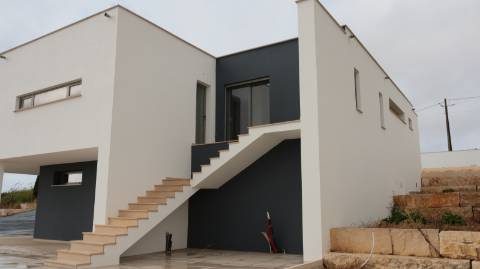 Moradia T3 com vista mar, localizada em Abelheira