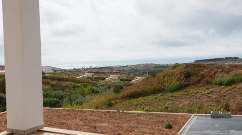 Moradia T3 com vista mar, localizada em Abelheira