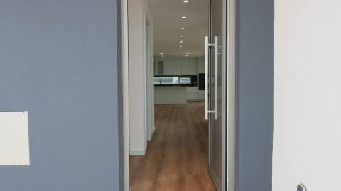 Moradia T3 com vista mar, localizada em Abelheira