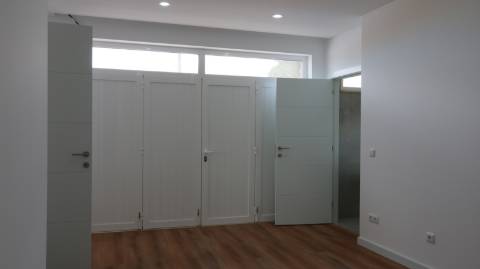 Moradia T3 com vista mar, localizada em Abelheira