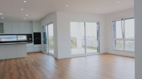 Moradia T3 com vista mar, localizada em Abelheira