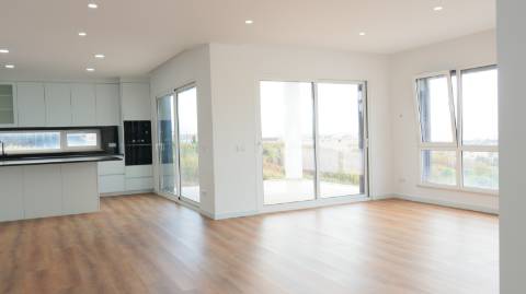 Moradia T3 com vista mar, localizada em Abelheira