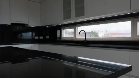 Moradia T3 com vista mar, localizada em Abelheira