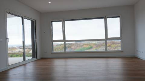 Moradia T3 com vista mar, localizada em Abelheira