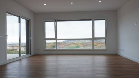 Moradia T3 com vista mar, localizada em Abelheira