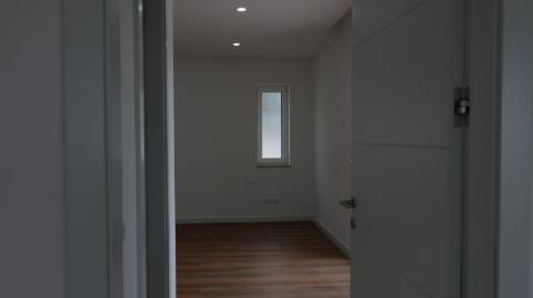 Moradia T3 com vista mar, localizada em Abelheira