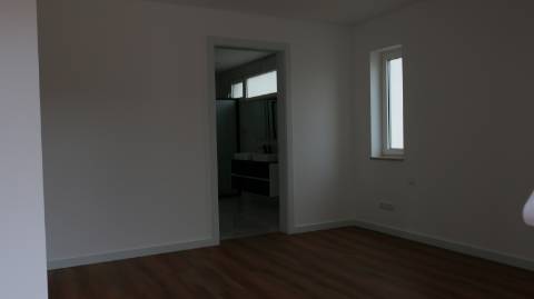 Moradia T3 com vista mar, localizada em Abelheira