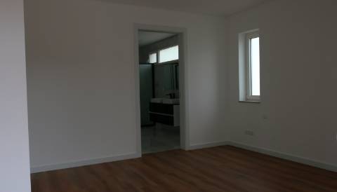 Moradia T3 com vista mar, localizada em Abelheira