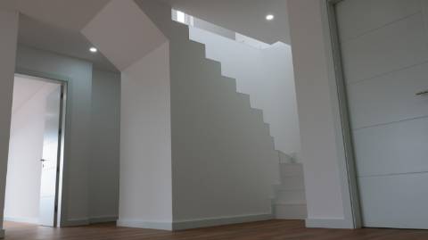 Moradia T3 com vista mar, localizada em Abelheira