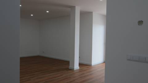 Moradia T3 com vista mar, localizada em Abelheira