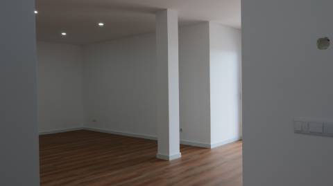 Moradia T3 com vista mar, localizada em Abelheira