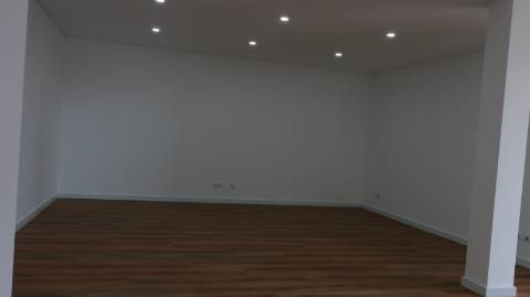 Moradia T3 com vista mar, localizada em Abelheira