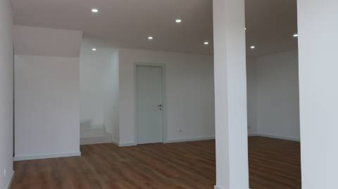 Moradia T3 com vista mar, localizada em Abelheira