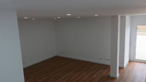 Moradia T3 com vista mar, localizada em Abelheira