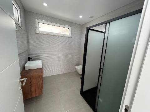 Moradia T3 com vista mar, localizada em Abelheira