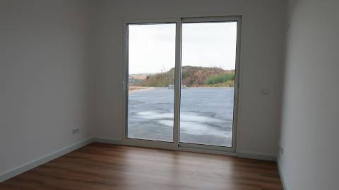 Moradia T3 com vista mar, localizada em Abelheira