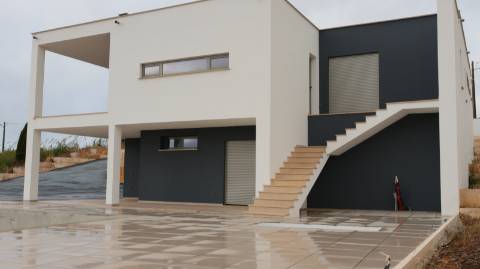 Moradia T3 com vista mar, localizada em Abelheira