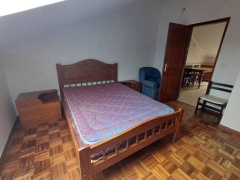 Apartamento T2, localizado em Lourinhã