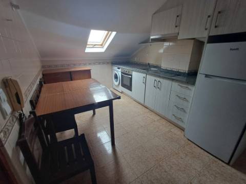 Apartamento T2, localizado em Lourinhã