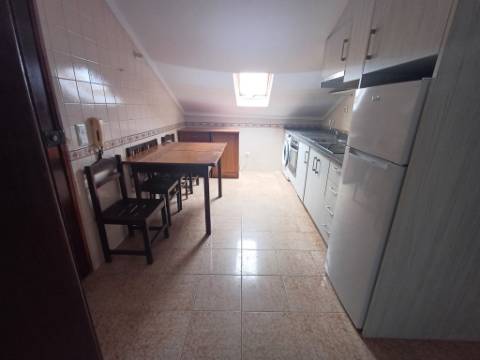 Apartamento T2, localizado em Lourinhã