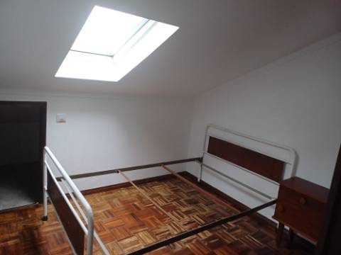 Apartamento T2, localizado em Lourinhã