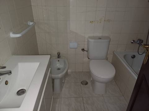 Apartamento T2, localizado em Lourinhã