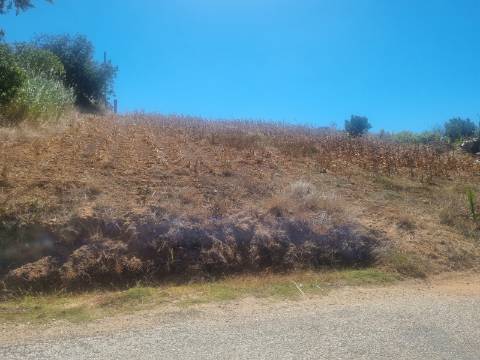Terreno Urbanizável com 1.880m² em Campelos - Torres Vedras
