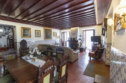 Solar (antiga casa senhorial da Quinta da Marteleira)