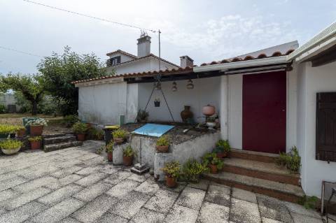 Solar (antiga casa senhorial da Quinta da Marteleira)