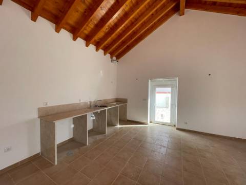 Moradia T2, localizada em Reguengo Grande